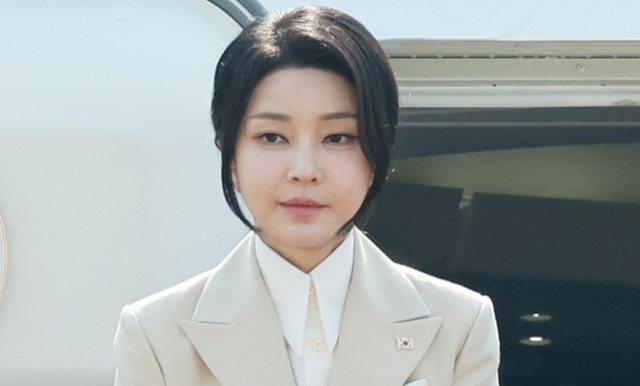 尹锡悦妻子被拘押只能睡地板