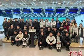“全城STRIKE——世界冠军保龄球城市巡演·郑州站”举行图片
