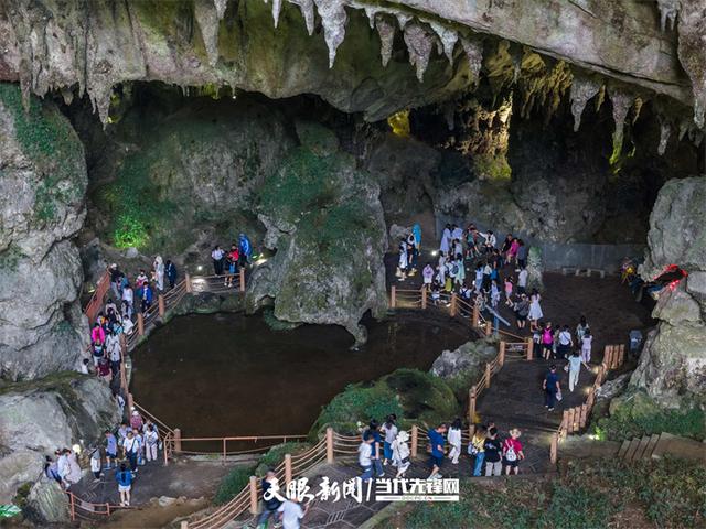 日均接待超20000人次 织金洞迎来避暑游高峰