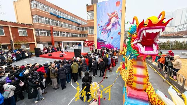 “泉民大舞台”亮相上新街 老街区上演沉浸式元宵盛宴