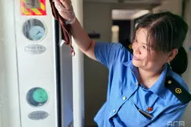 战高温丨在烈日下坚守的安徽各地劳动者（图）图片