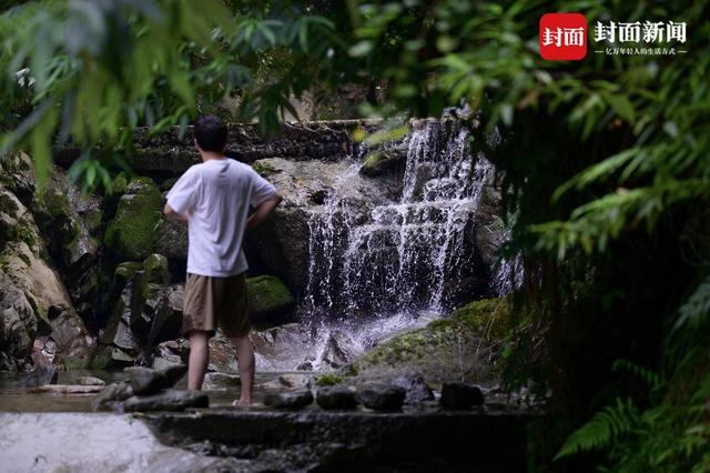 成都持续高温 市民山中享清凉