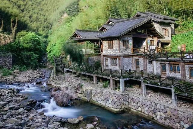 杭衢高铁正式运营！前方抵达“最不浙江”城市，逛吃超上头