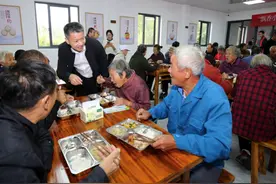 春日总动员 “康乃馨”公益助老活动邀你和家人享美好“食”光图片