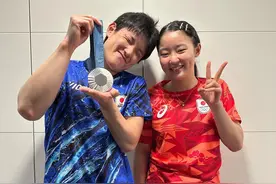 蹭奖牌🤣张本智和自豪晒妹妹奥运银牌：轮到哥哥来追赶你了图片