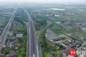 消除国家高速公路瓶颈路段 G4011扬溧高速镇江南互通至丹徒枢纽段改扩建工程将全封闭施工图片