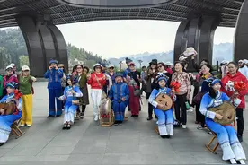 第六趟“熊猫专列·安逸号”抵达兴义 川黔联动共绘春日康养图景图片