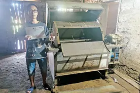 儿子改良“黄连炕”获大奖 解放父母干苦活的双手图片