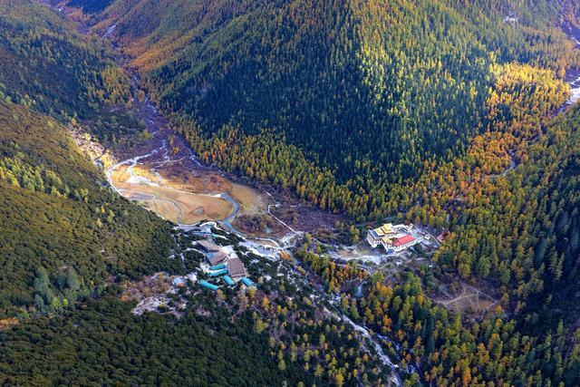 美丽中国｜穿越冰峰 遇见稻城亚丁