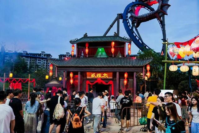 南京欢乐谷惊奇潮玩节开启 国庆假期潮玩体验持续加码