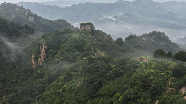 河北遵化：烟雨长城