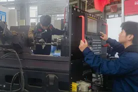 技工院校实训车间里的就业梦图片