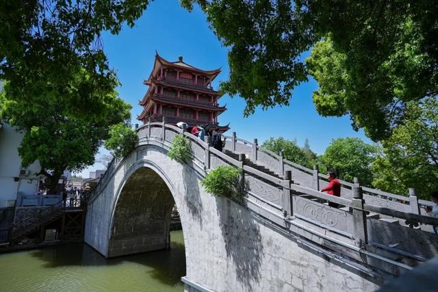赵立坚，向全球推介三河古镇！