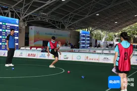 海南代表团男女混合双蹴默契十足拿下开门红图片