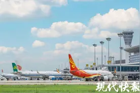 想打“飞的”高空赏月，你知道赏月航班怎么选吗？图片