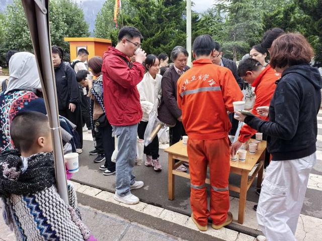 丽江暑期游受热捧 自然风光与热情服务获游客赞誉