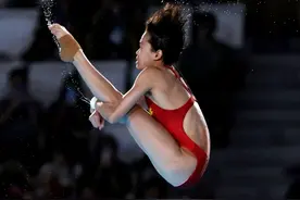 “掌管水花的神”！全红婵卫冕冠军，第一跳所有裁判给出10分！图片