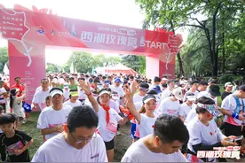 满是童心！六一儿童节的“西湖玫瑰跑”跑友们戴着红领巾来了图片