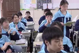 初三学生作文《旧轨还乡》爆火全网，资深语文教师细解亮点、梳理写作要点图片