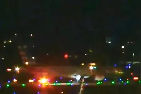 又出事故？美媒：美国航空一波音777客机因“疑似机械故障”紧急降落图片