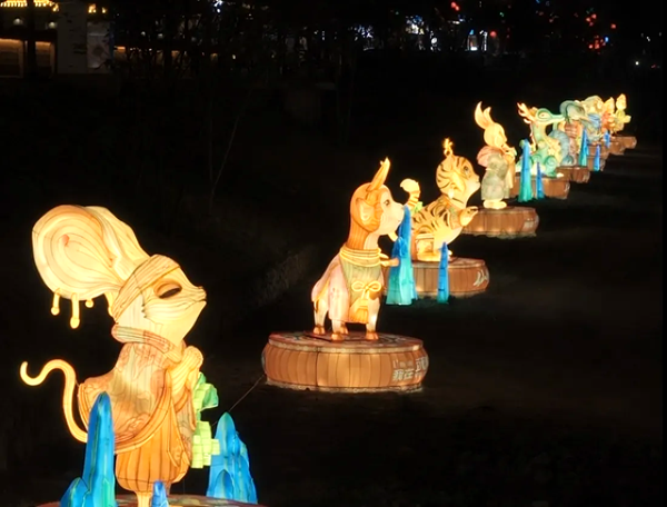 武陵源夜色“上新” 来索溪河畔解锁夜游新姿势