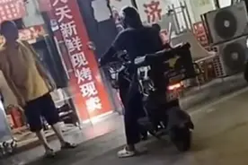 骑手送餐时得知孩子跳楼崩溃痛哭？当事人回应图片