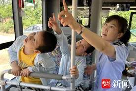 南京公交第四客运分公司开展“公交‘百灵’•与爱童行”党员志愿服务活动图片