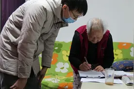 四位心理咨询师：倾听是最好的陪伴图片