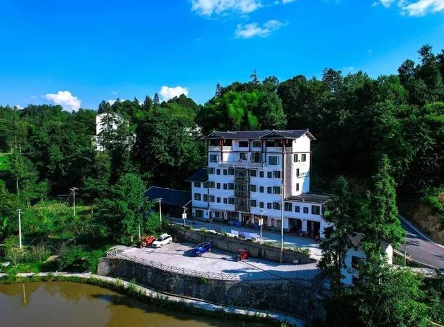 【绥阳县2025十大年度热词】山水赋能后，金银自然生——破译“清凉经济”的绥阳样本