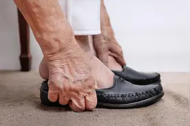 老人要穿怎样的鞋？上海消保委实测50款鞋：并非越软越好图片