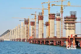 图片对比看变化 | 跨海桥隧：把胶州湾“拥入怀中”图片