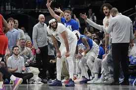 NBA | 浓眉独行侠首秀伤退图片