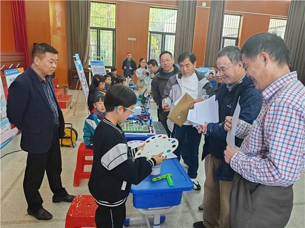 肥西县第十六届青少年科技创新大赛举办