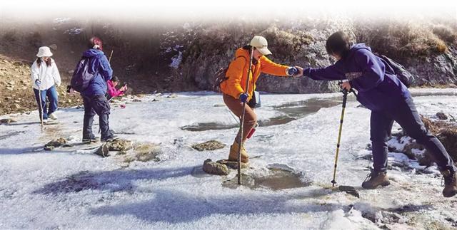 告别“特种兵” 拥抱“慢生活” 徒步赏景、温泉养生、美食欢聚等“城市微度假”正悄然兴起