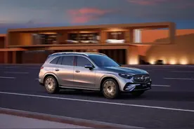 年度中型豪华SUV：奔驰长轴距GLC SUV图片