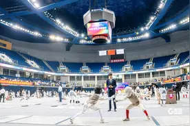 近1200名选手参与角逐！2024年青岛击剑公开赛在国信体育馆启幕图片
