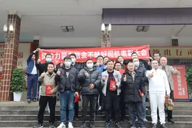 搭乘双方有保障，网约车司机爱心出行图片