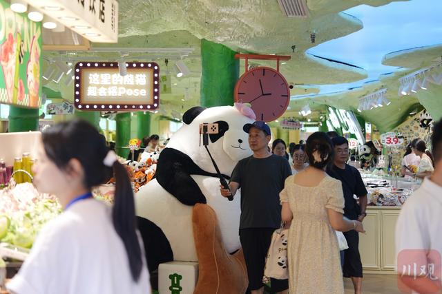 C视觉丨成都开启“烤”验模式，热浪还将持续三天