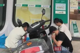 病重老人取钱被要求本人到场，在银行办业务时去世！银行最新回应！代取款要本人到场？多家银行：有密码代取款不需要本人前往图片