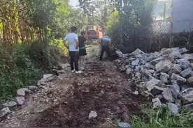 崔坝法庭巧用“六尺巷”，修复“邻里情”图片