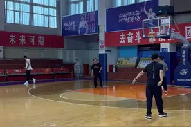 薛思佳：刘炜透露赵睿今晚打上海迎赛季首秀 队长阿不都也将复出图片