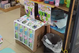 纵览现场 | 石家庄小学周边“萝卜刀”热销，学生“玩刀”引发老师家长担忧图片