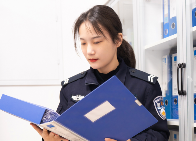 “00后”女刑警，名字温柔，办案霸气！