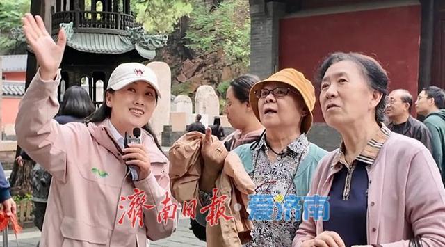 堵车不堵心，人多不误景，云边银杏正温暖风影