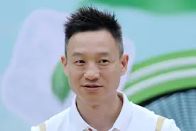 网友喊话杨威、杨云考裁判证，杨威发视频晒出重达2斤多的证图片