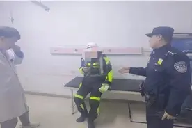 代驾司机脚摔伤 巡逻民警速救援图片