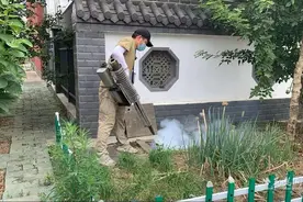 武汉湘口街汉江村积极开展夏季爱国卫生运动图片