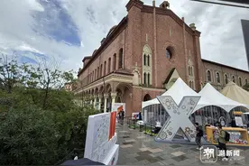 华为杀入机器人“三件套”赛道！开发者大会现场，具身智能“秀肌肉”图片