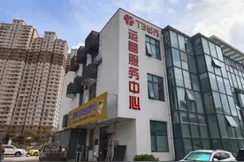 交通帮办丨青岛一网约车司机开车刷视频还辱骂乘客？T3出行：态度不好已处罚图片