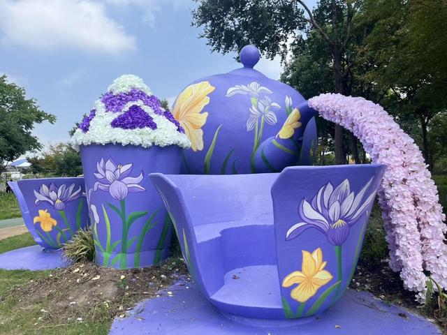 国民IP“奶龙”来了！上海奇迹花园国际艺术花展启幕，首次“四展合一”
